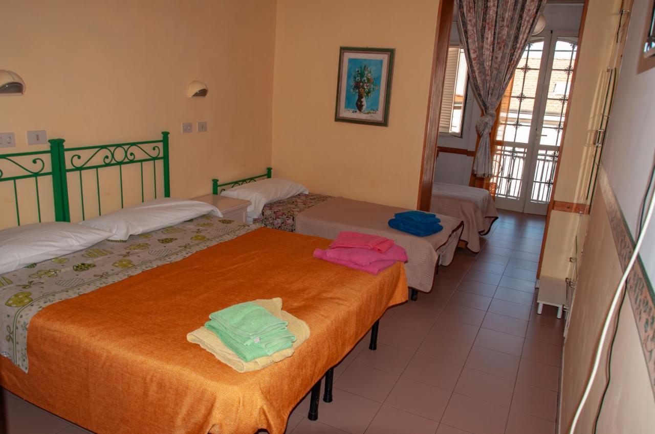 Hotel Villa Morgana Viareggio Bagian luar foto